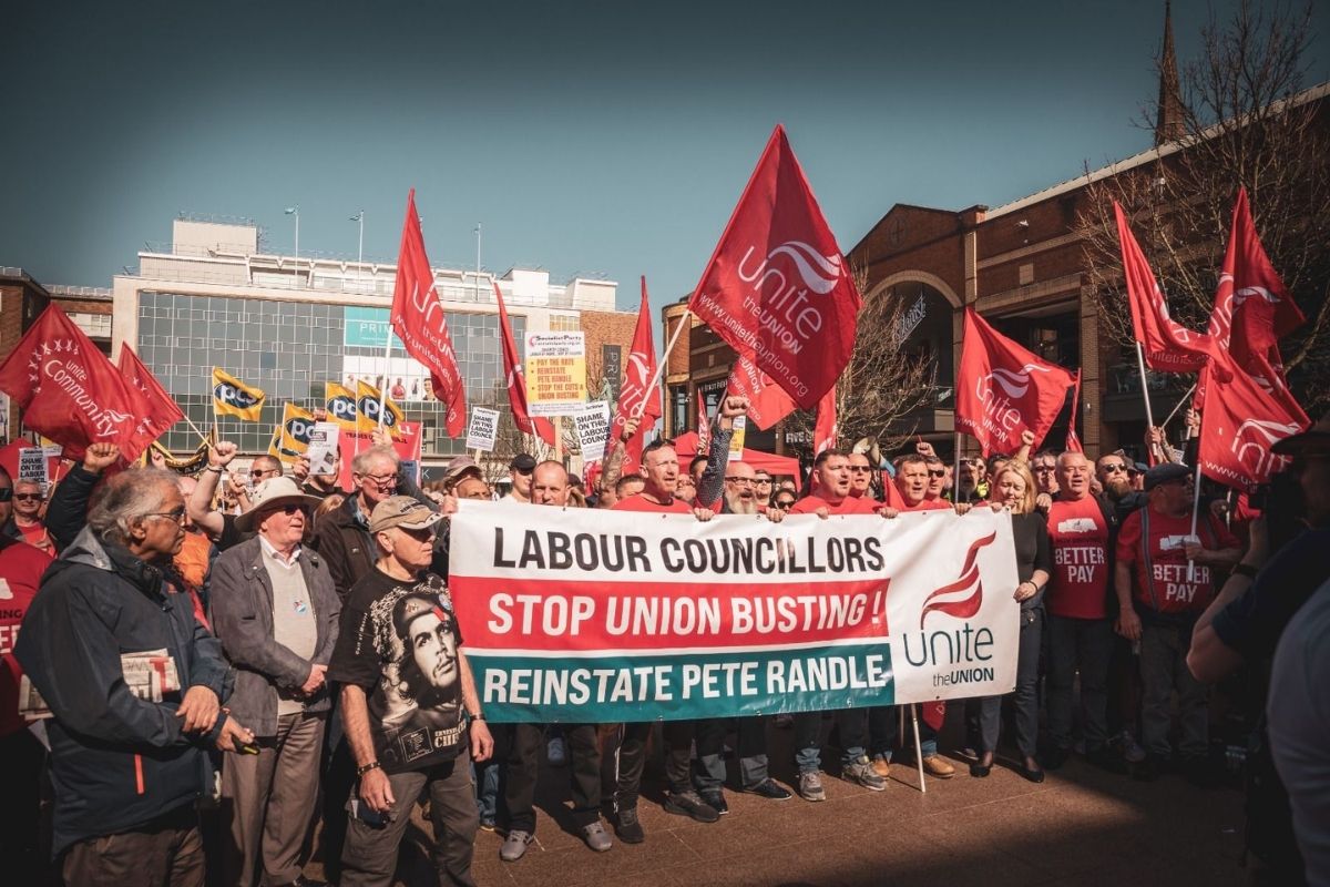 Cov bin strikes rally