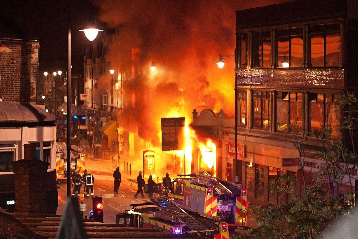Fires london riots