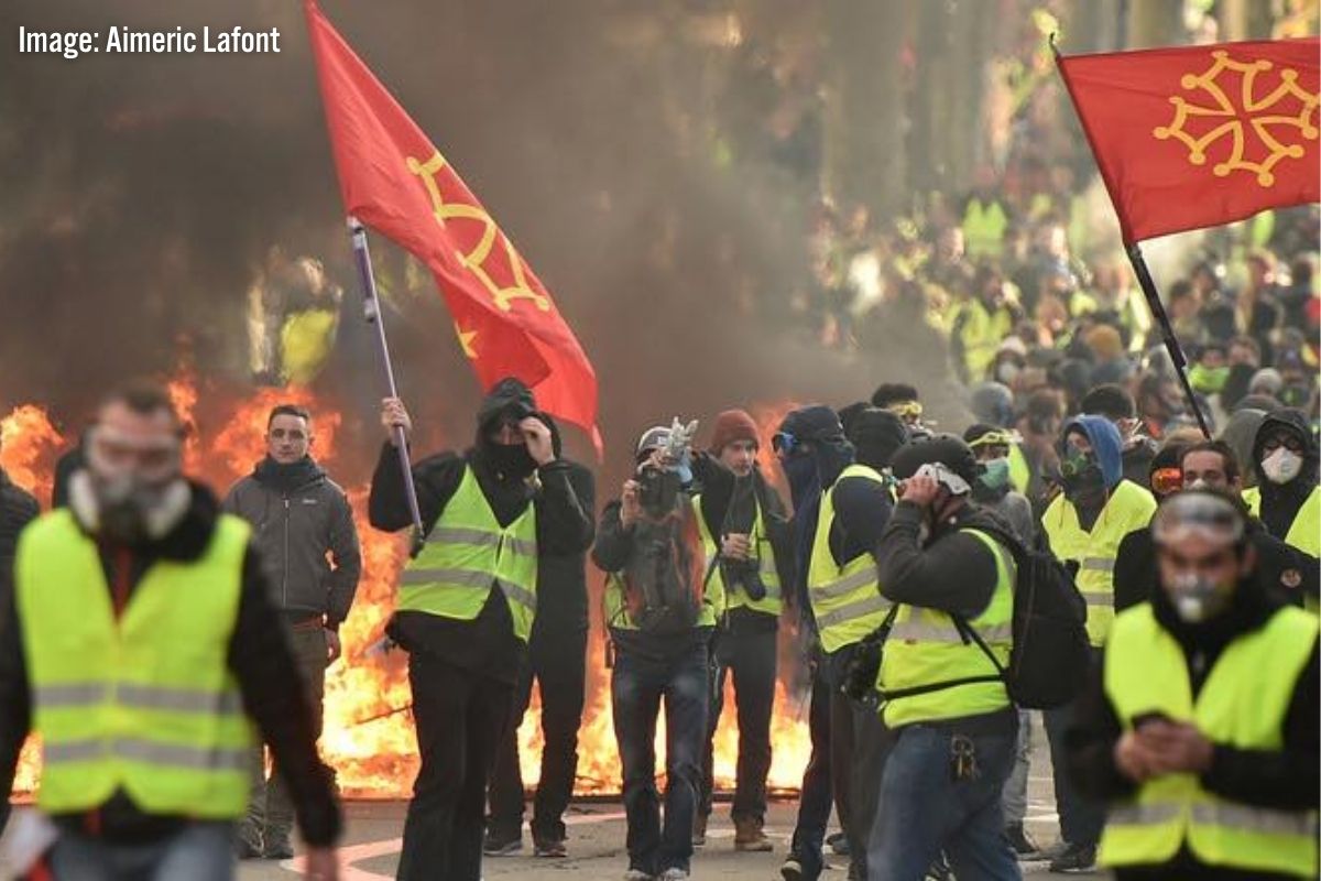 Yellow vests