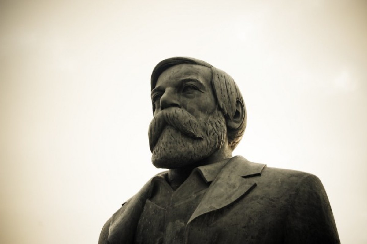 Engels statue