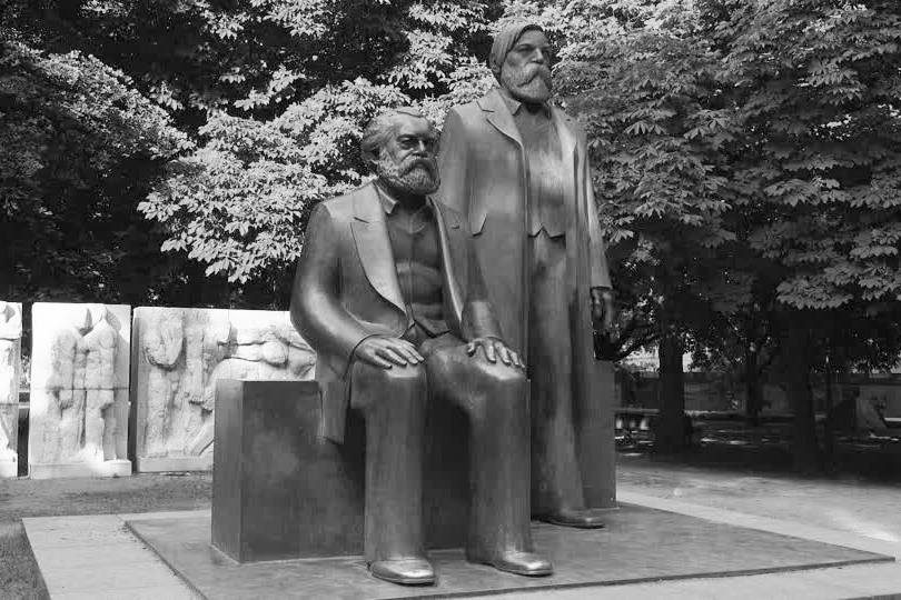 friedrich engels karl marx statue BandW