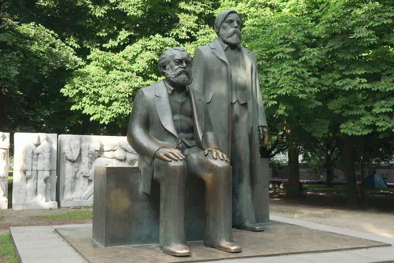 friedrich engels karl marx statue