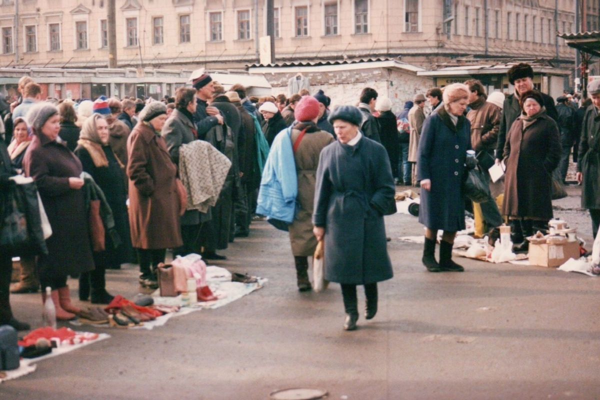 Russia queues 1990s