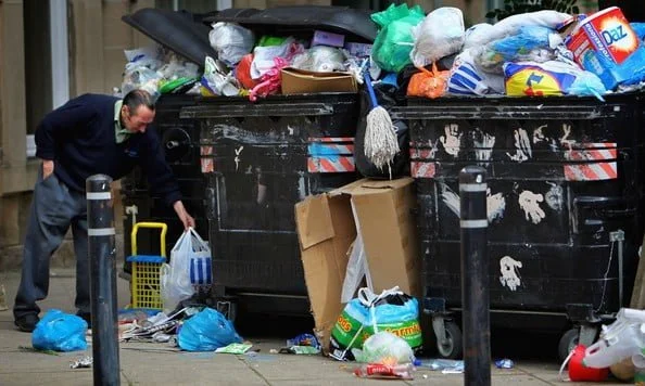 rubbish_piles_up.jpg