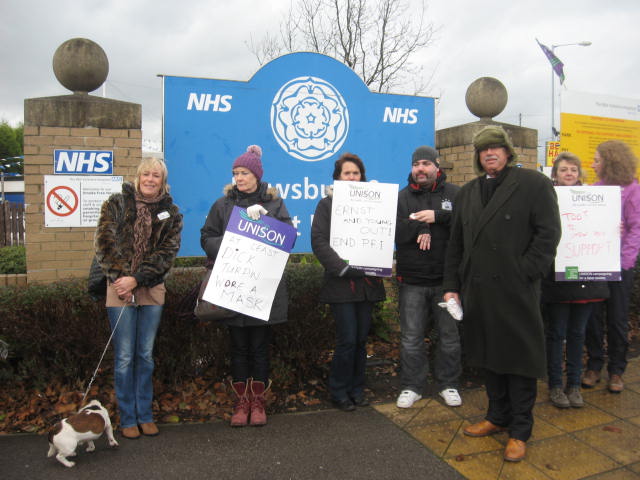 pickets_outside_dewsbury_general_hospital.jpg pickets_outside_dewsbury_general_hospital.jpg