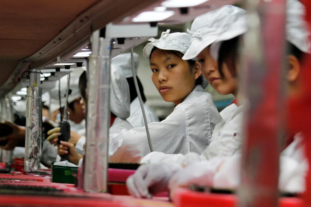 foxconn-factory-workers