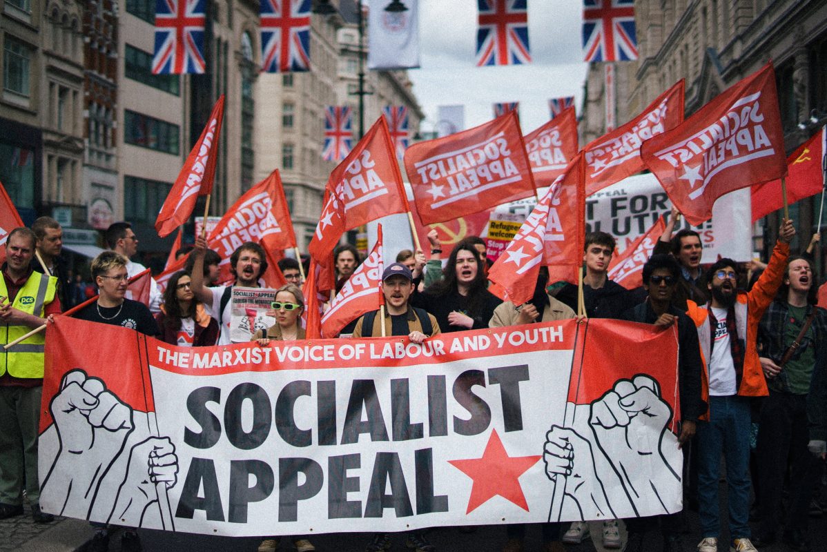 Recruiting for revolution: Painting Britain red
