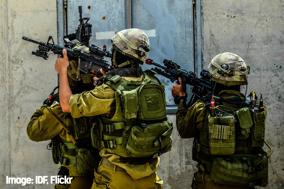 IDF pointing guns