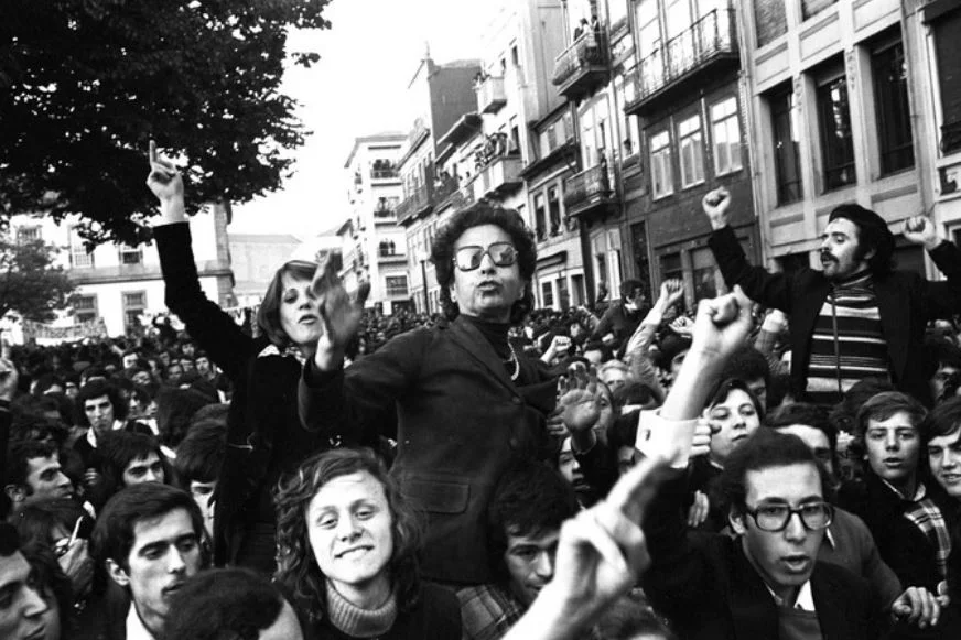 Crowds in Lisbon 1974