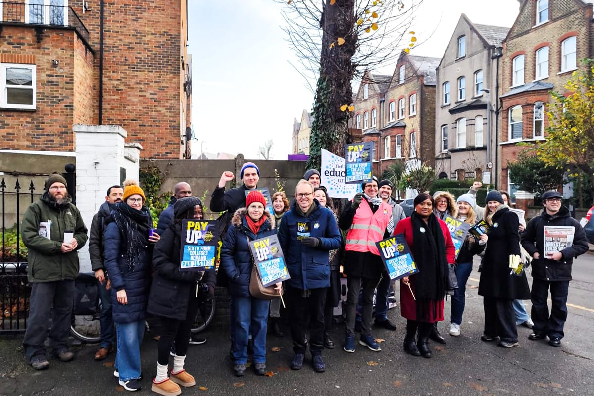 South West London NEU picket line